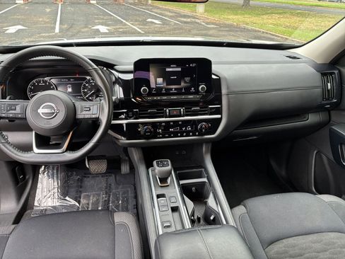 Used 2025 Nissan Pathfinder SV image 28