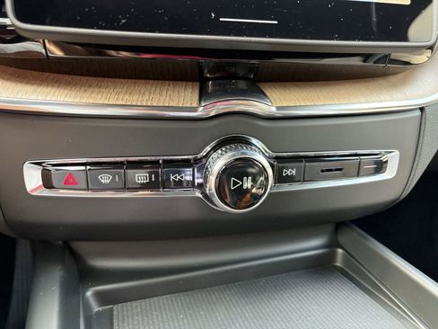 Used 2026 Volvo XC60 B5 Plus w/ Climate Package image 18