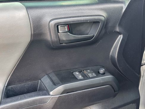 Used 2019 Toyota Tacoma SR5 image 17