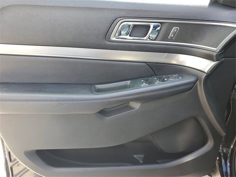 Used 2018 Ford Explorer XLT w/ Equipment Group 202A image 18
