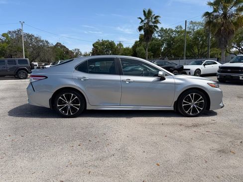 Used 2020 Toyota Camry SE image 7