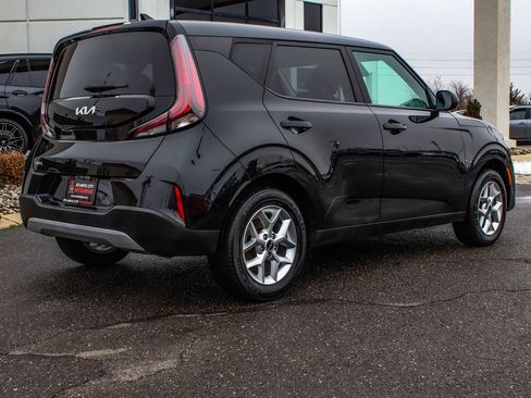 Used 2023 Kia Soul LX w/ LX Technology Package image 6
