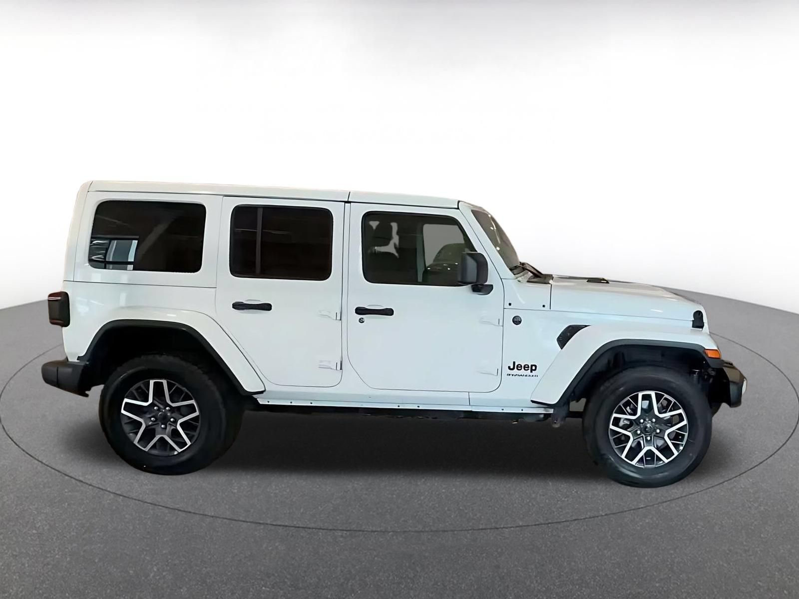 Used 2025 Jeep Wrangler Unlimited Sahara AWD/4WD image 14