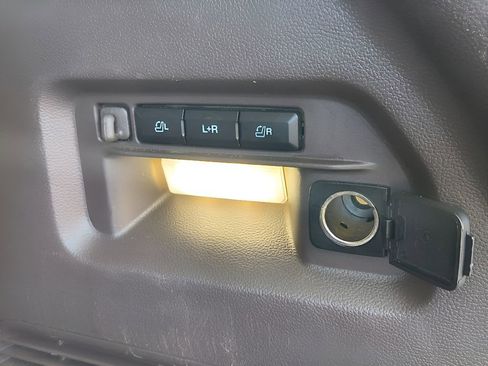 Used 2020 Ford Explorer Platinum w/ Premium Technology Package image 9