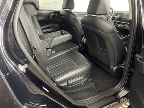 Used 2024 Kia Sorento S image 12