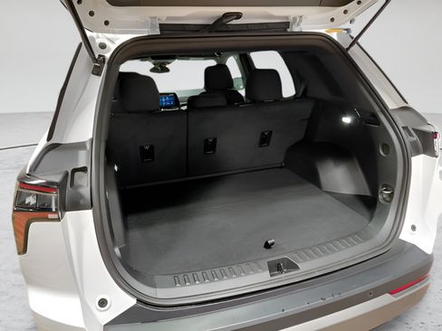 Used 2026 Chevrolet Equinox LT AWD/4WD image 37