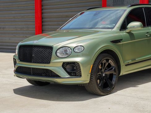 Used 2022 Bentley Bentayga AWD/4WD image 12