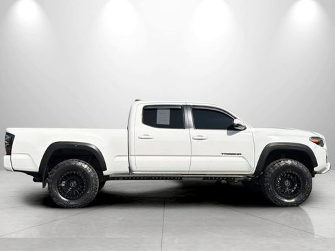 Used 2021 Toyota Tacoma TRD Off-Road w/ TRD Premium Off Road Package AWD/4WD image 8