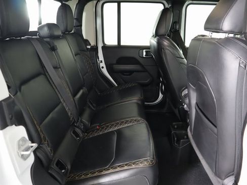 Used 2023 Jeep Gladiator Overland image 15