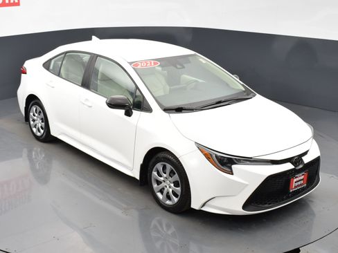 Used 2021 Toyota Corolla LE w/ Carpet Mat Package (TMS) image 21