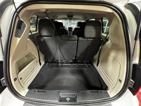 Used 2016 Dodge Grand Caravan SXT image 14
