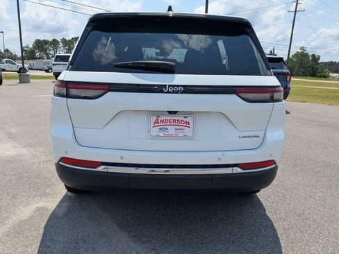 Used 2023 Jeep Grand Cherokee Laredo RWD image 5