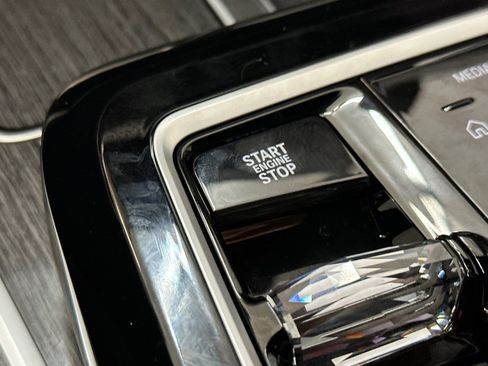 New 2026 BMW 740i w/ Premium Package image 19