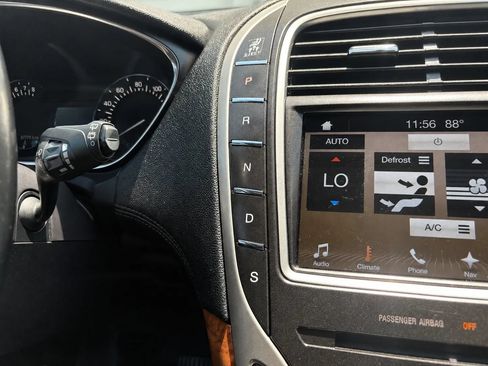 Used 2016 Lincoln MKX Reserve w/ Enhanced Security Package FWD image 13