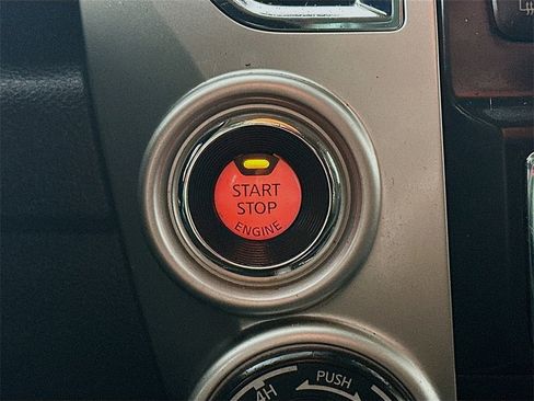 Used 2021 Nissan Titan SV w/ SV Convenience Package image 28