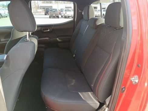 Used 2017 Toyota Tacoma TRD Sport image 16