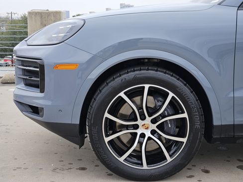 Certified 2025 Porsche Cayenne image 13