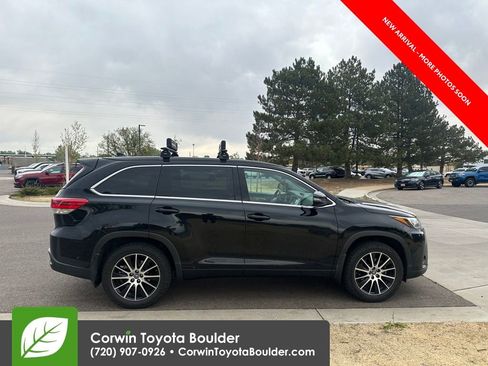 Used 2017 Toyota Highlander SE AWD/4WD image 6