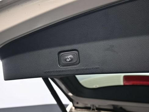 Certified 2018 Ford Explorer XLT w/ Equipment Group 202A AWD/4WD image 7