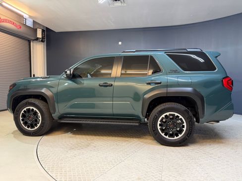 Used 2025 Toyota 4Runner TRD Off-Road Premium AWD/4WD image 2