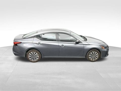 Used 2024 Nissan Altima 2.5 SV FWD image 22