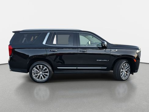 Used 2021 GMC Yukon Denali w/ Denali Premium Package image 4