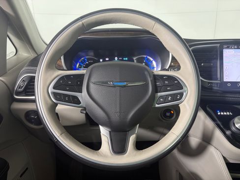 Used 2021 Chrysler Pacifica Limited w/ Premium & Safety Sphere Group image 25