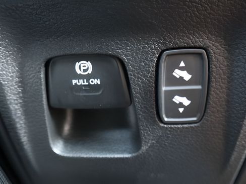 Used 2025 RAM 1500 Limited AWD/4WD image 19