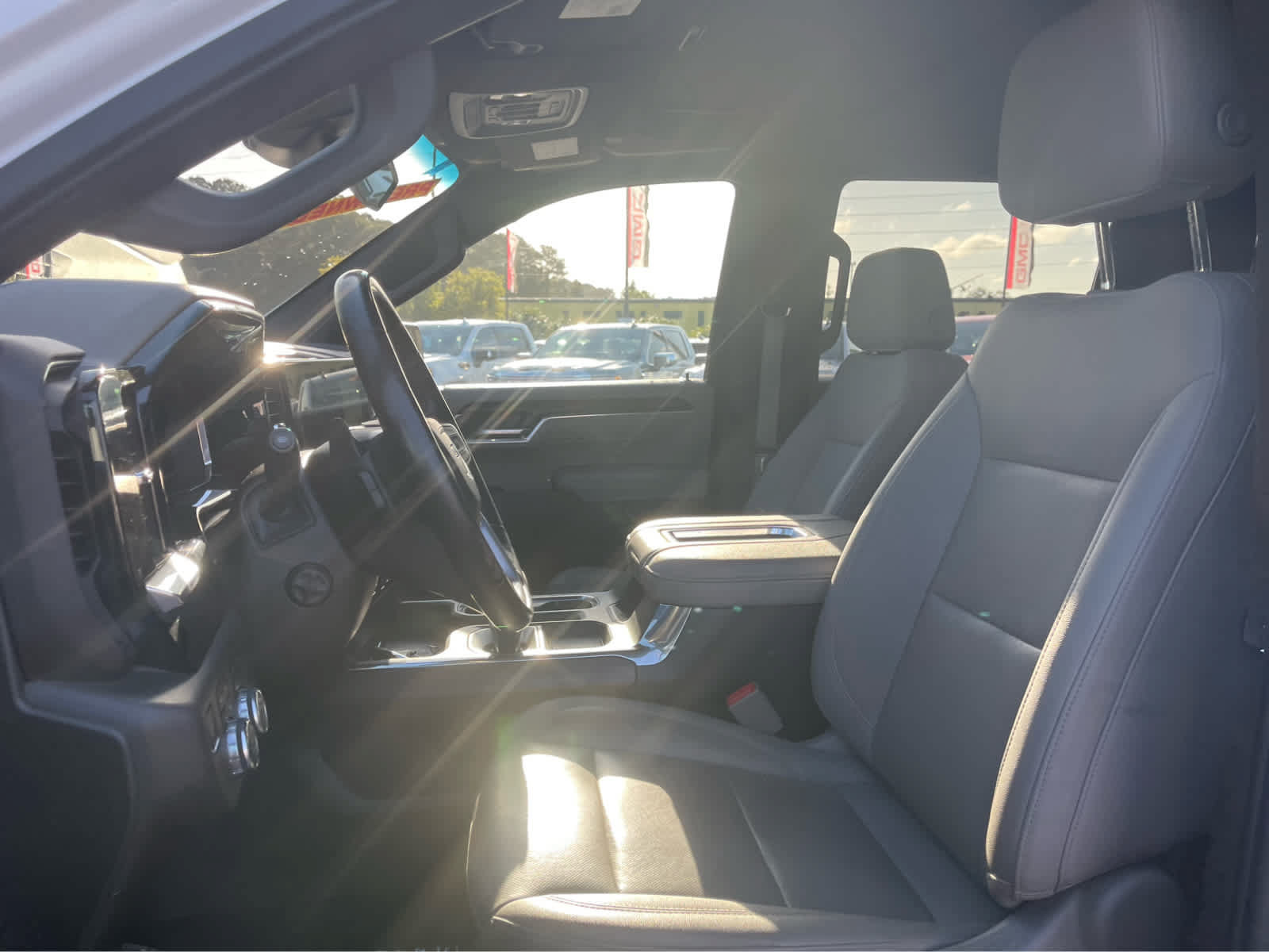 Used 2022 GMC Sierra 1500 SLT w/ SLT Premium Plus Package AWD/4WD image 16