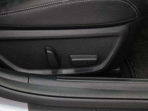 Used 2025 Genesis G70 2.5T RWD image 17