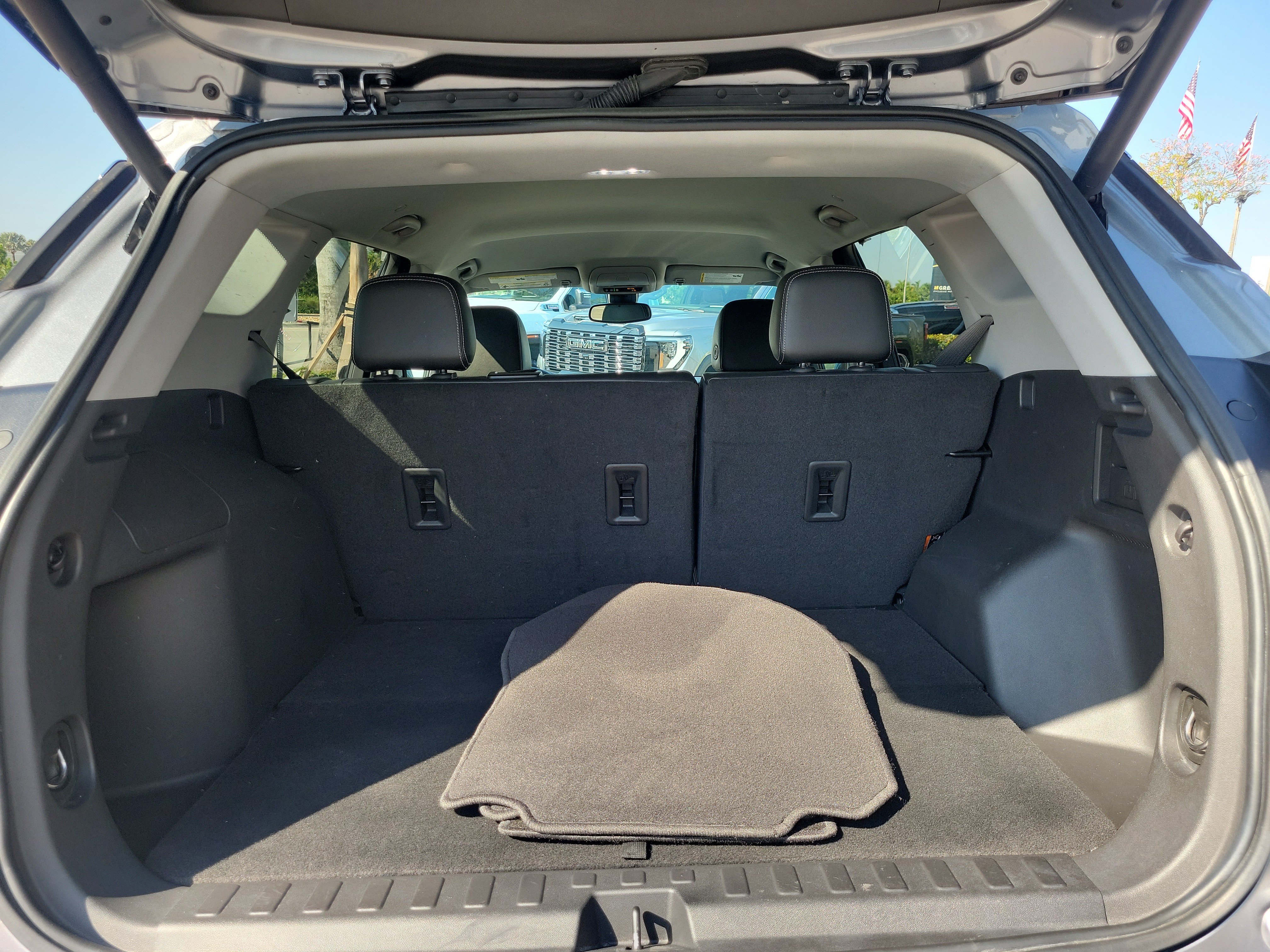 Used 2023 GMC Terrain SLT FWD image 16