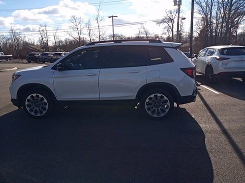 Used 2025 Honda Passport Black Edition image 3