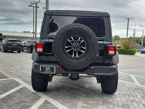 Used 2025 Jeep Wrangler Willys image 4