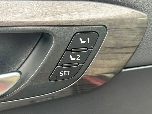 Used 2023 Toyota Highlander Platinum image 30