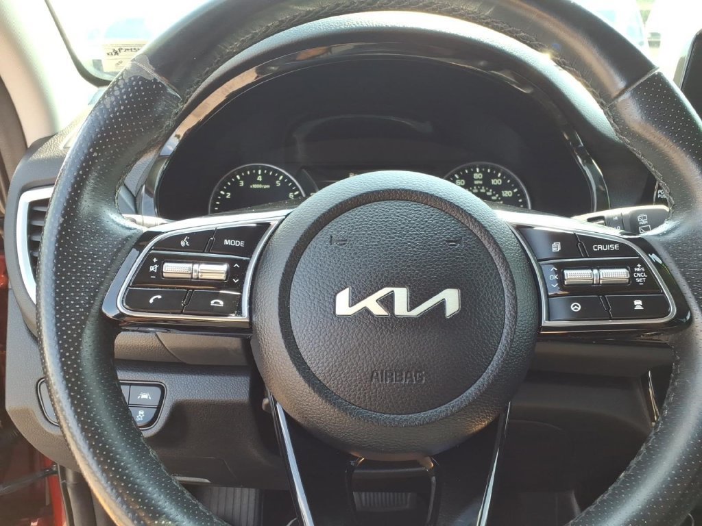 Used 2023 Kia Seltos SX AWD/4WD image 32
