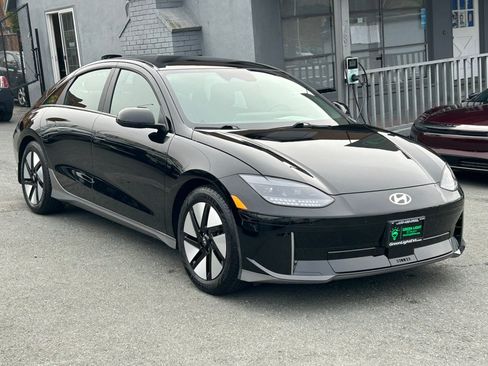 Used 2024 Hyundai Ioniq 6 SE RWD image 3