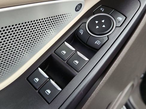 Used 2020 Ford Explorer Platinum w/ Premium Technology Package image 31