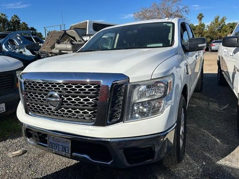 Used 2017 Nissan Titan SV image 23