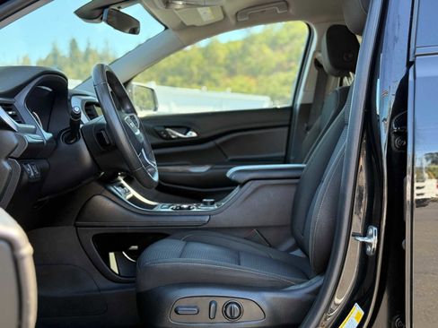 Certified 2022 GMC Acadia SLE w/ Driver Convenience Package image 9