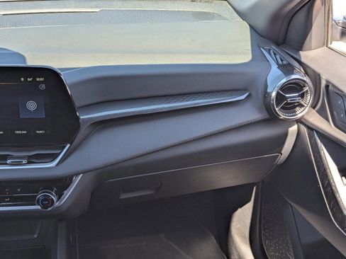 Used 2026 Chevrolet Equinox LT image 18