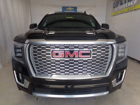 Used 2021 GMC Yukon Denali image 2