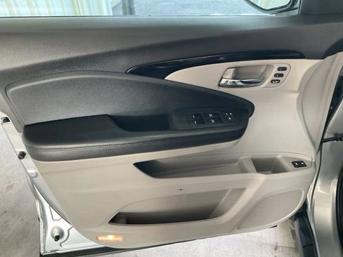 Used 2022 Honda Pilot Touring image 5
