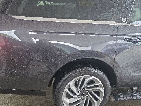 Used 2025 Lincoln Navigator L Reserve AWD/4WD image 8