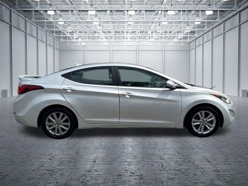 Used 2015 Hyundai Elantra SE w/ Option Group 02 FWD image 8