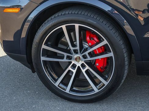 Used 2024 Porsche Cayenne S AWD/4WD image 9