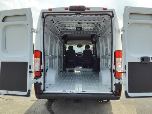 New 2024 RAM ProMaster 3500 w/ Premium Convenience Group image 17