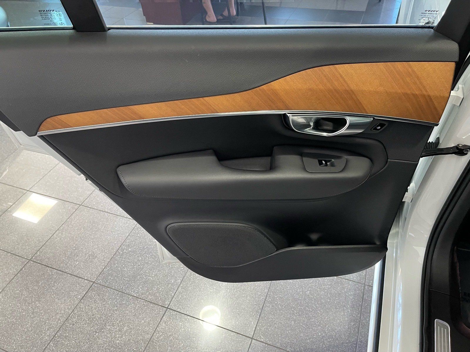 Used 2025 Volvo XC90 B5 Plus w/ Protection Package Premier AWD/4WD image 32