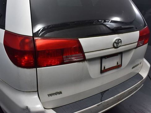Used 2004 Toyota Sienna LE FWD image 16