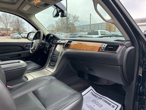 Used 2014 Cadillac Escalade ESV Platinum image 44