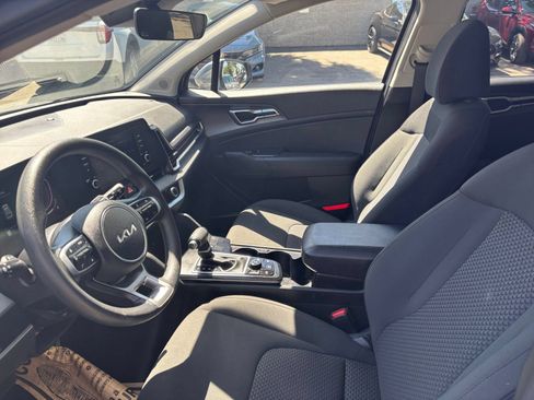 Used 2025 Kia Sportage LX AWD/4WD image 36